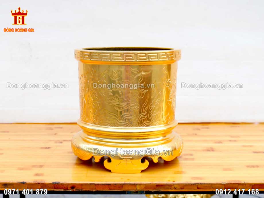 Bát hương bằng đồng mạ vàng 24K là dòng sản phẩm cao cấp tại Hoàng Gia